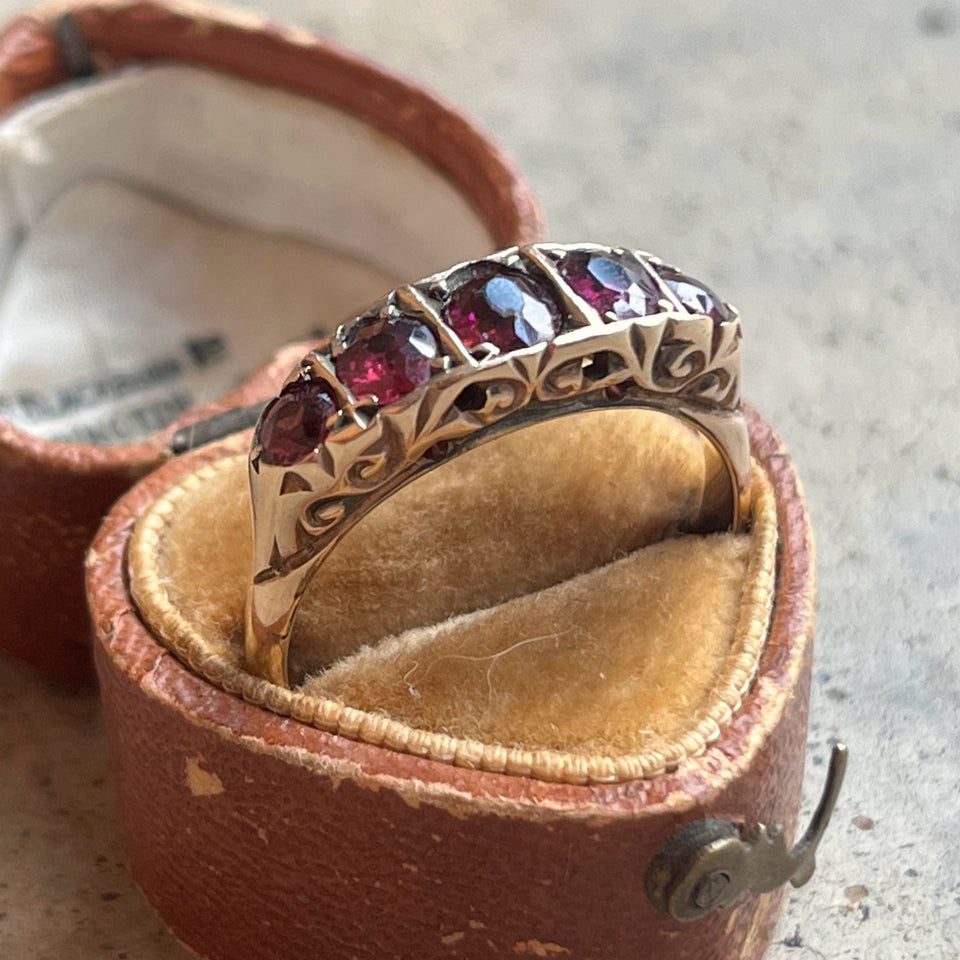 1907 9k Gold Rhodolite Garnet Ring