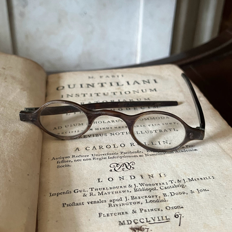 c. 1800 Tortoise Shell Wig Spectacles - Dark