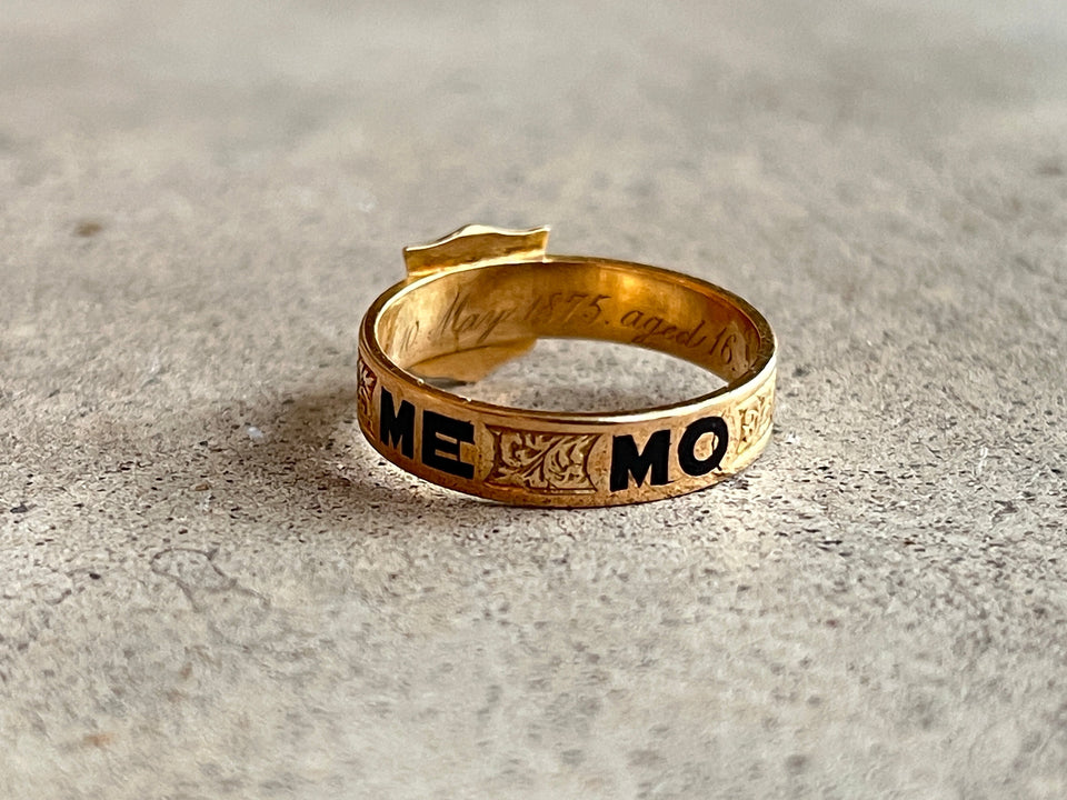 1875 'In Memory Of' 18k Gold Mourning Ring 'AG'