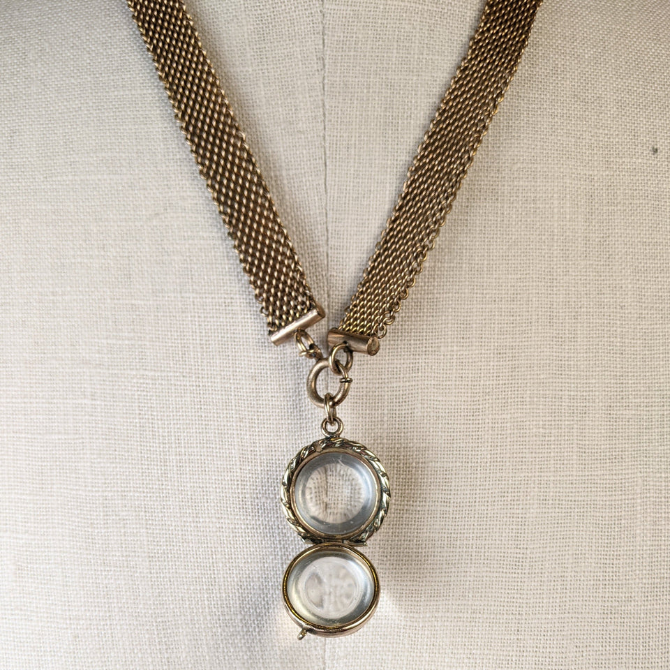 Victorian Pools of Light Locket⁣