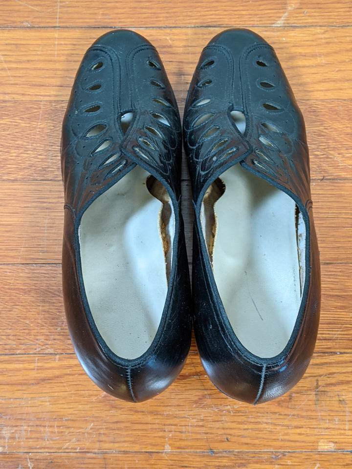 1930s-1940s Cut Out Pumps